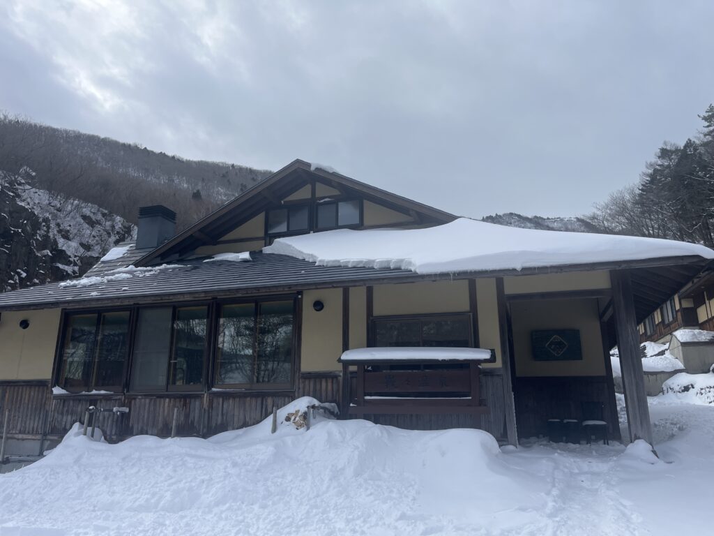 昨日の吹雪は抜けて、本日は穏やかな蔵王です